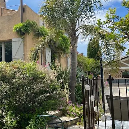 Joli Rez-de-villa 80 M2 Proche Mer, Piscine Partagée Villa Carqueiranne
